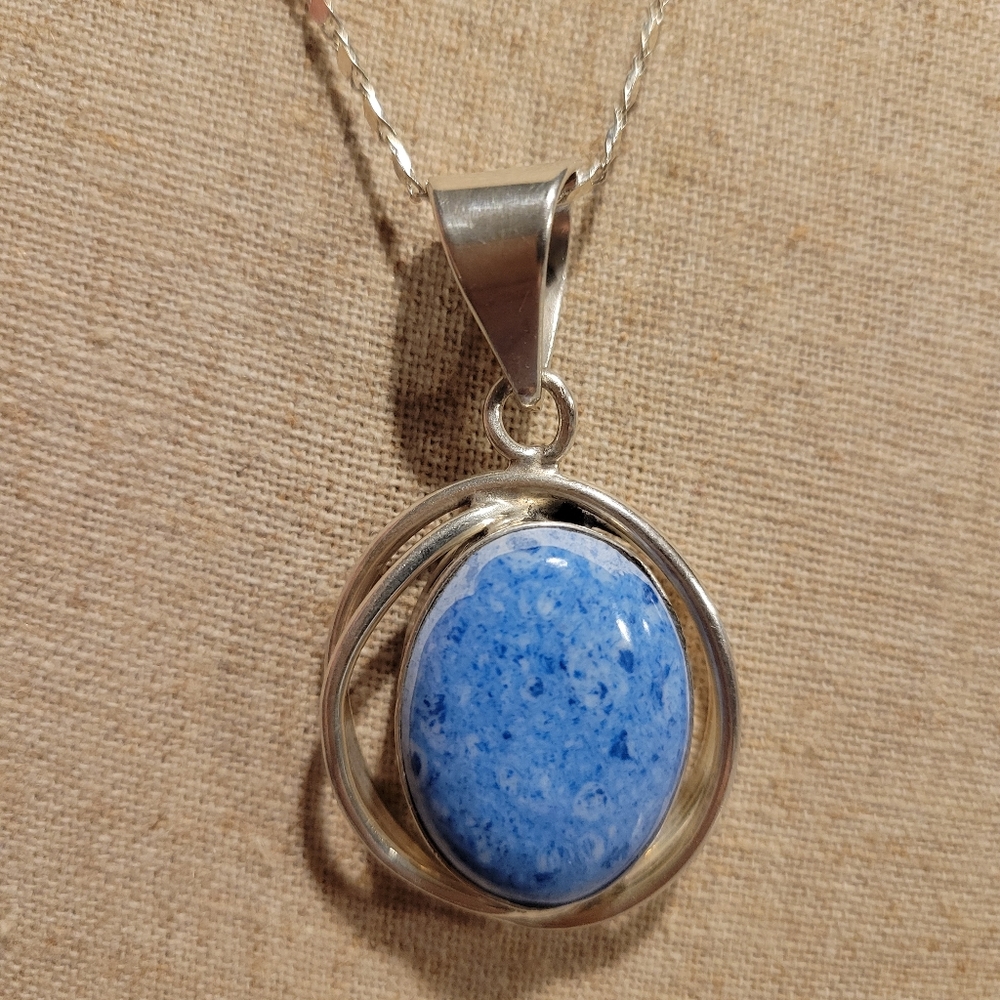 Vintage Sterling Silver and Lapis Lazuli Blue Pendant Necklace 18" Long 21 Grams